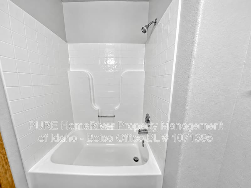 Nampa House: 2520 Muskrat Ave