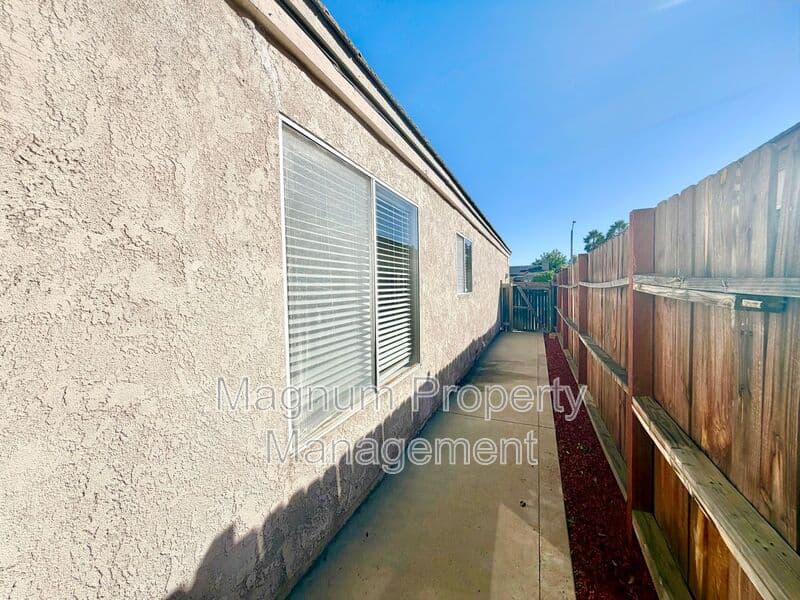 Murrieta House: 39752 Sunrose Dr