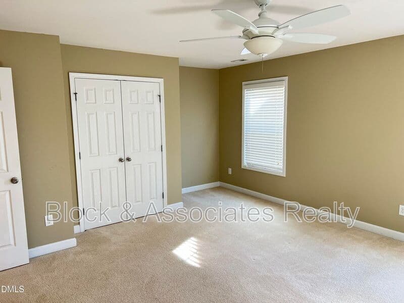 Cary House: 936 Bentbury Way