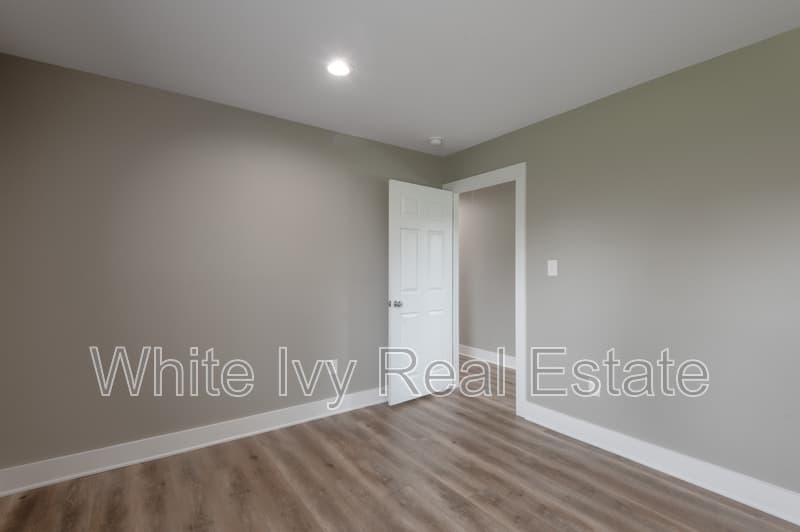 Point Blank House: 250 N Shady Oaks