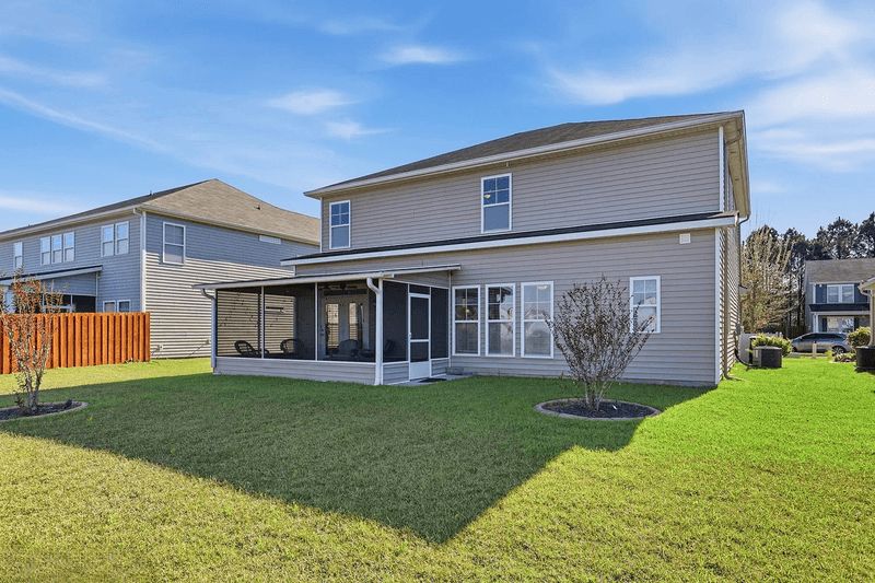 Savannah House: 225 Willow Point Cir