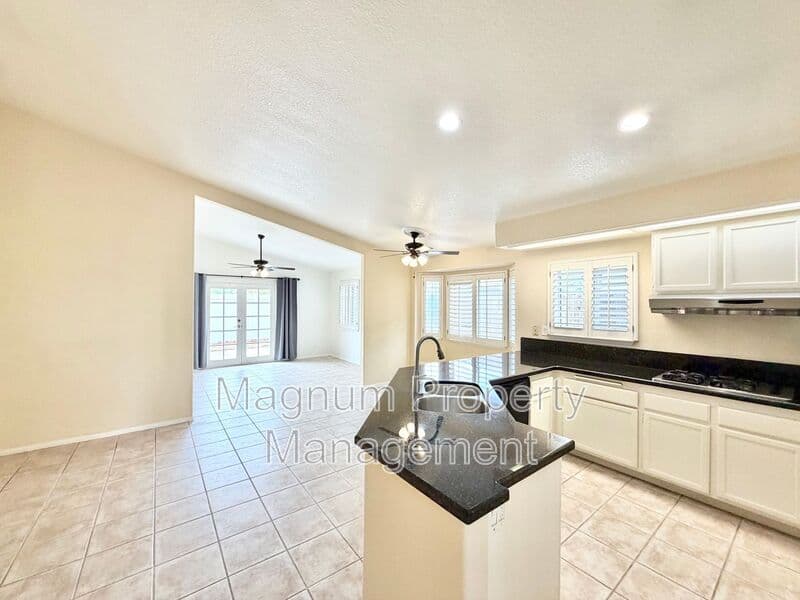 Murrieta House: 25167 Parkcrest Dr