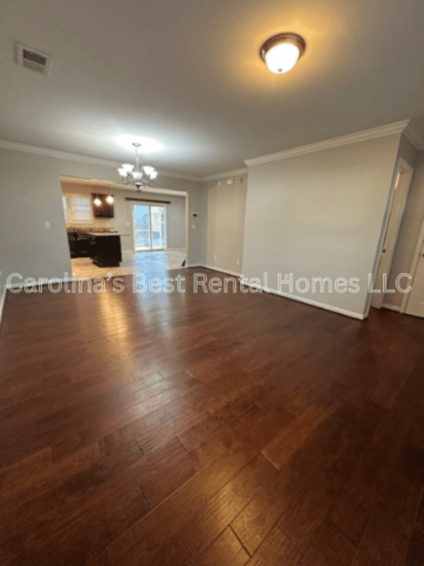 Columbia House: 257 Allans Mill Drive