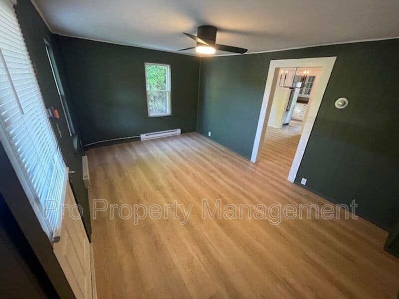 Kent House: 25 A Maple Street