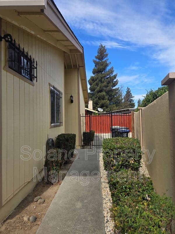 Fairfield Condo: 1152 Frost Pl