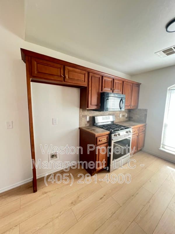 Edmond House: 2361 Northwest 197th Street