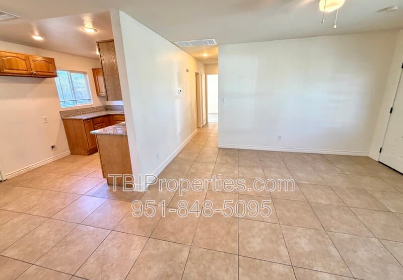 Riverside House: 8756 Greenpoint Ave