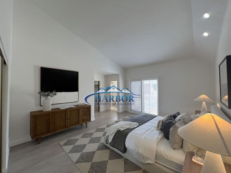 Hawthorne Townhome: 14468 Yukon Avenue