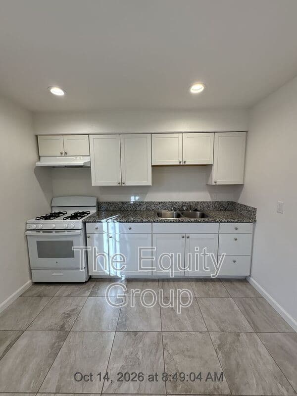 Hanford Condo: 2002 Parker Place