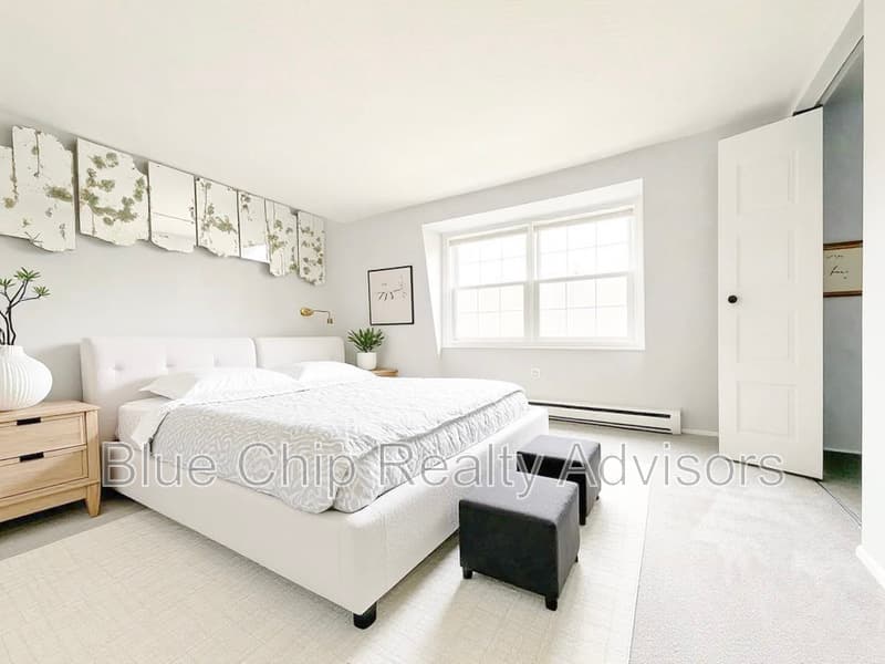 Pelham Condo: 45 Bridge St
