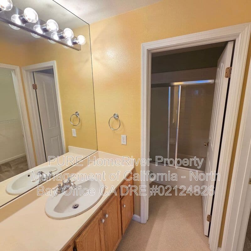 Petaluma House: 1052 Addison Circle