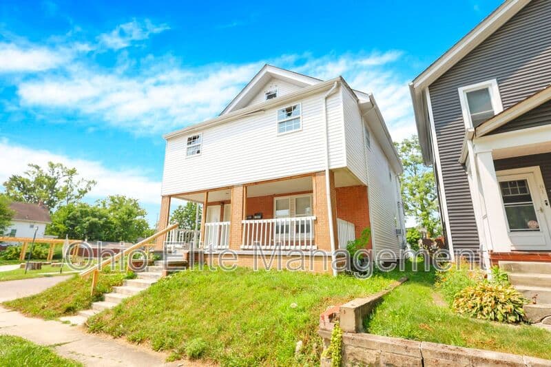 Columbus House: 85 S Wheatland Ave