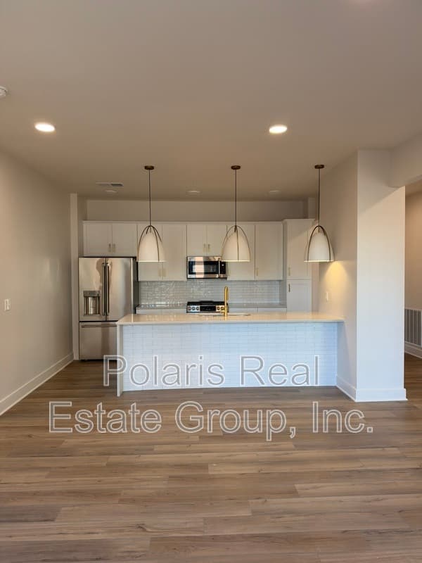 Carmel Condo: 925 Veterans Way