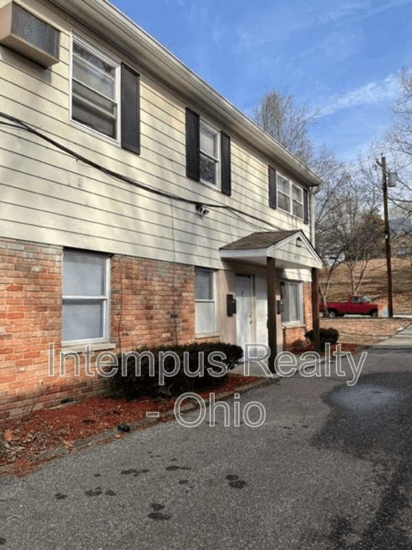 Cincinnati House: 6939 Gracely Dr