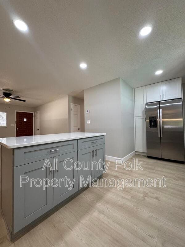 Bartow House: 2255 E Helen Cir