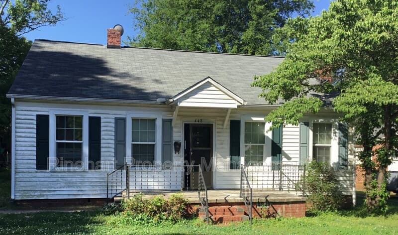Rock Hill House: 448 Willowbrook Avenue