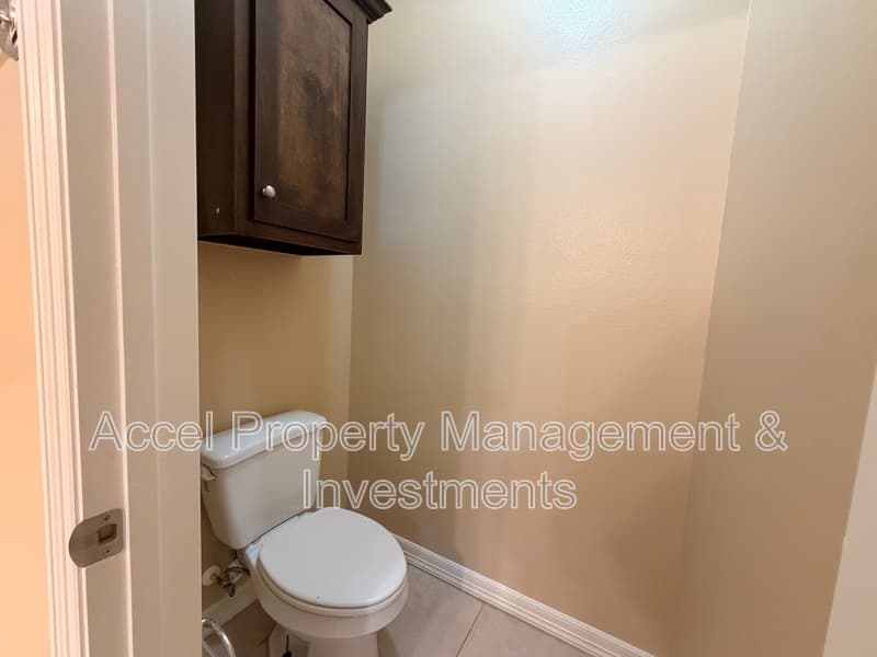 Alton Condo: 2600 E Garfield