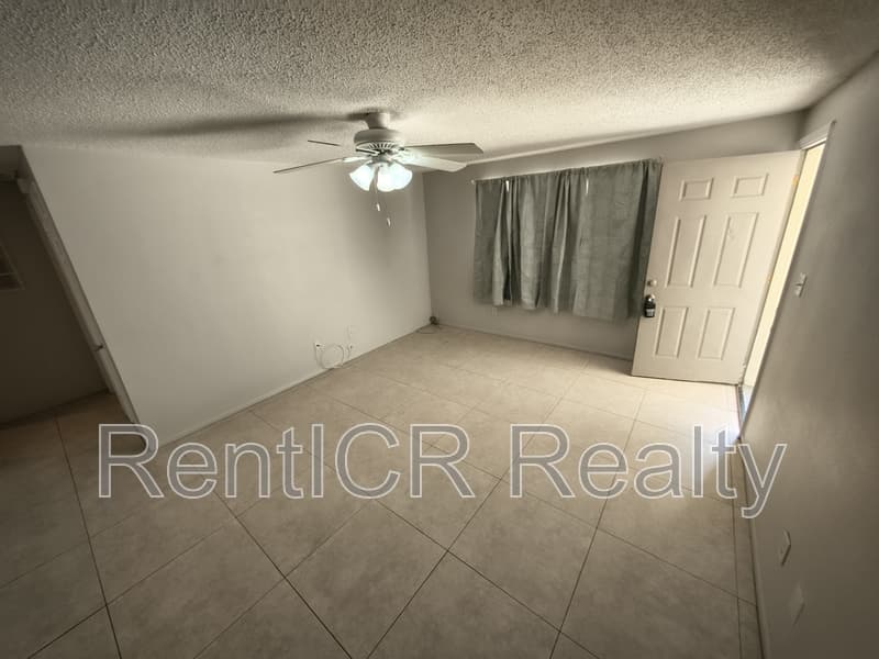 Dunedin Condo: 561 Laura Lane