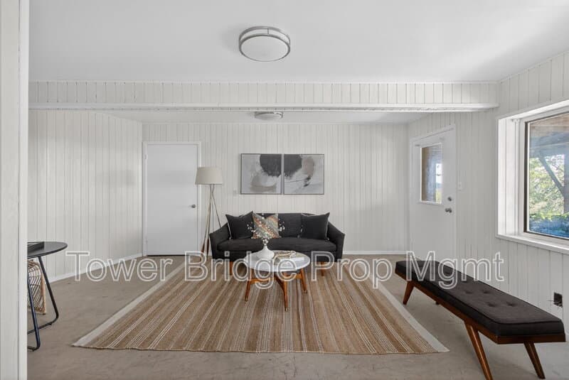 Fair Oaks House: 3937 Orangewood Dr