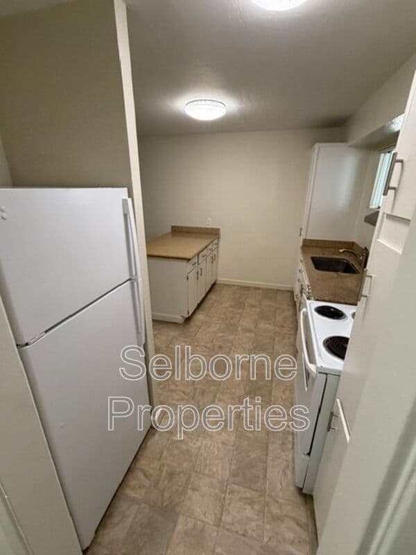 Oakland House: 407 Fairmount Ave