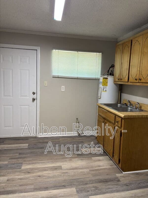 Augusta House: 2165 1/2 Telfair Street