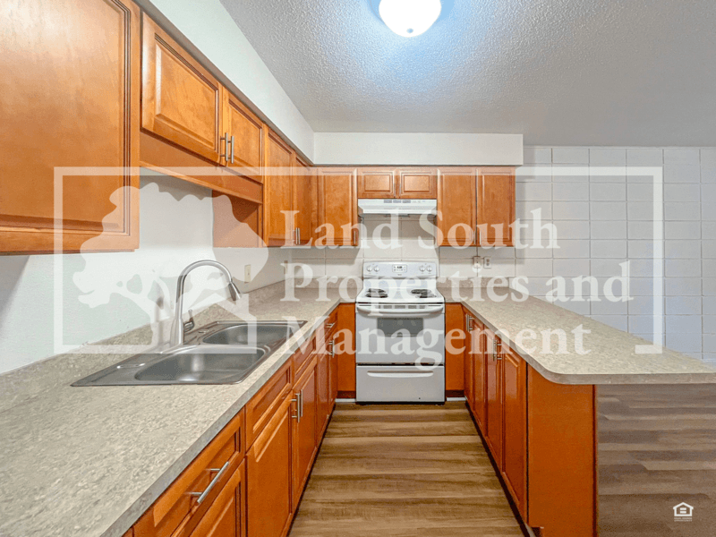 Lakeland House: 817 W. Carole Street