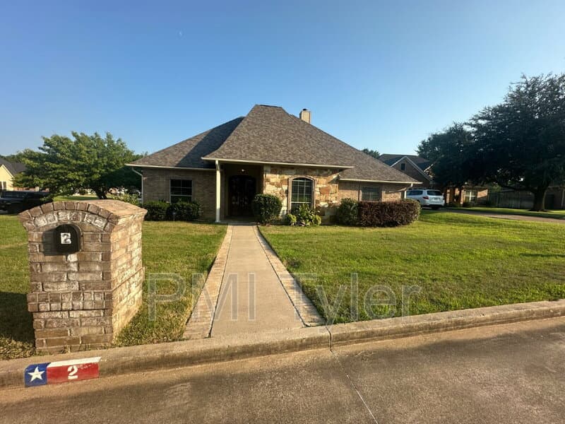Longview House: 2 Baylee Drive