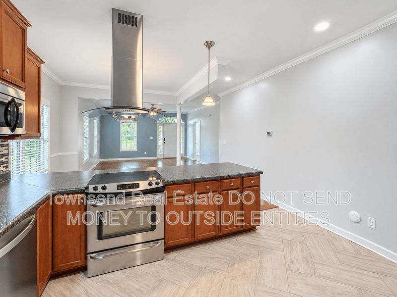 Fayetteville House: 3212 Nottinghill Rd.
