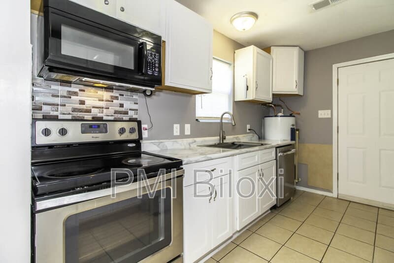 Biloxi House: 198 Keller Avenue