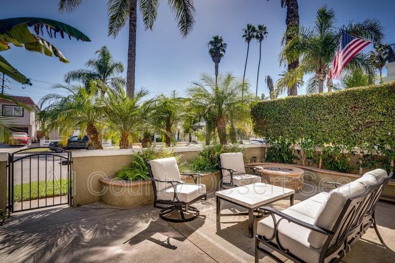 Huntington Beach House: 621 8th St