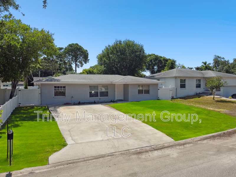 Dunedin House: 1051 Dogwood Drive - Room 1