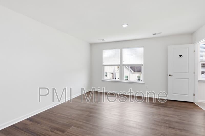 Falling Waters Townhome: 72 Norwood Dr