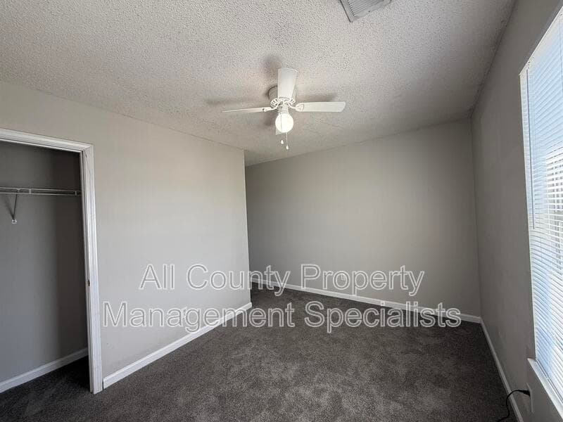 Columbia House: 5 Sterling Ridge Ct