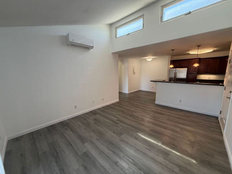 San Diego House: 5402 Balboa Arms