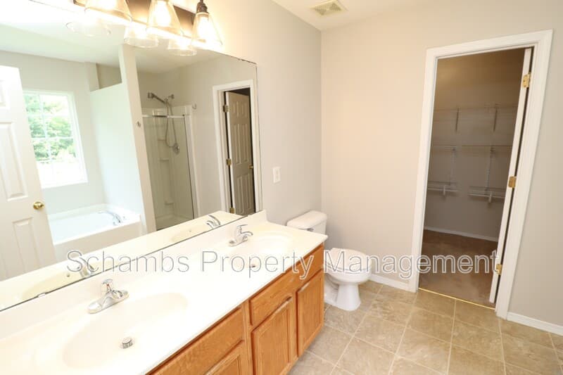 Durham House: 5 Bellmore Ct