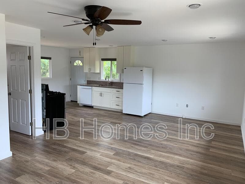 Kailua House: 646 Akoakoa Street