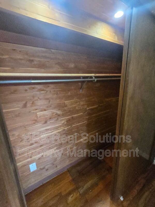 Columbus House: 1494 Selkirk Road