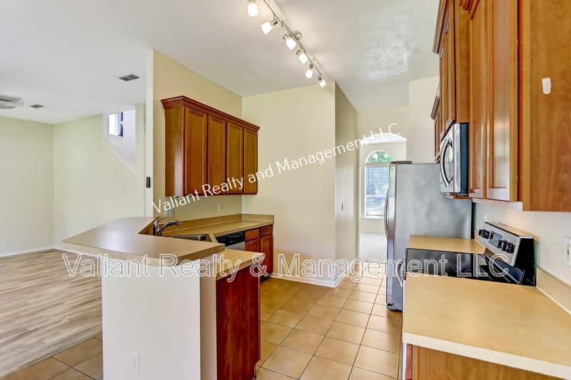 Jacksonville House: 8391 Candlewood Cove Trail