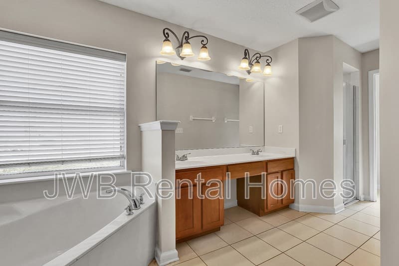 Jacksonville House: 14422 Christen Dr S