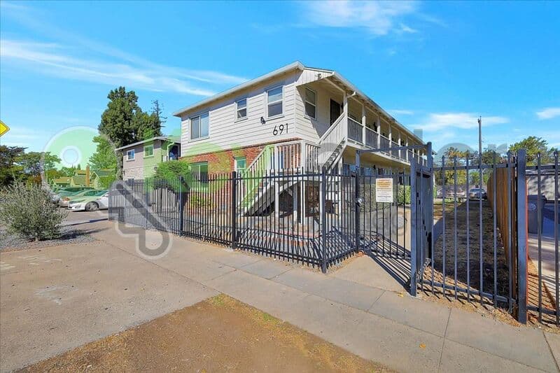 Sacramento House: 691 El Camino Ave.