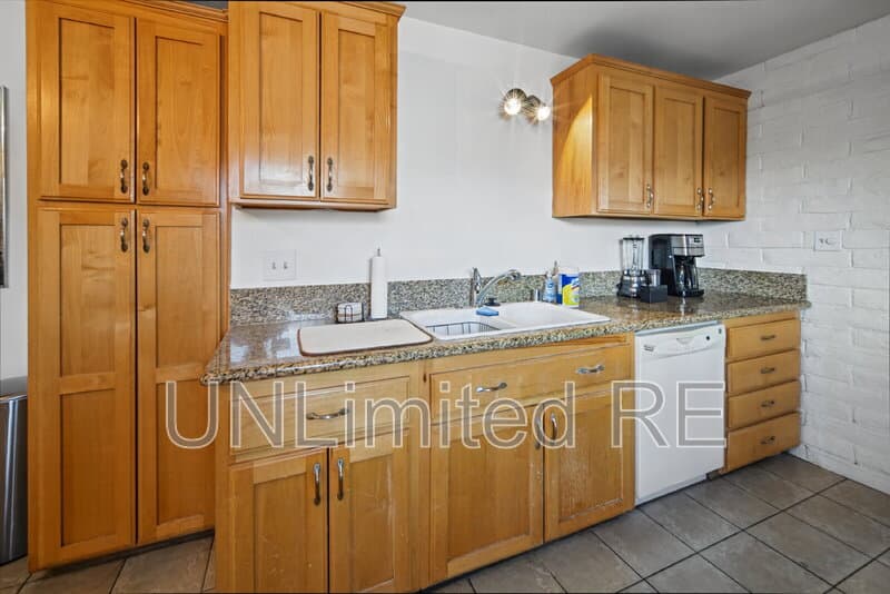 Bullhead City House: 1385 Church Dr
