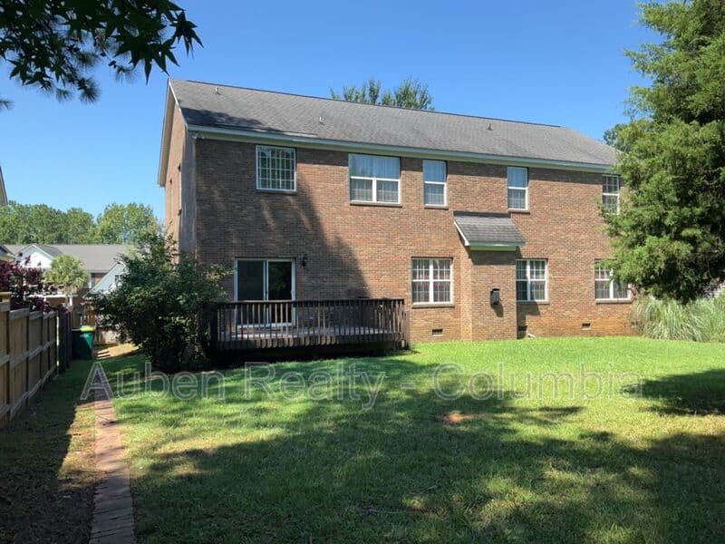 Lexington House: 105 Ridge Top Rd