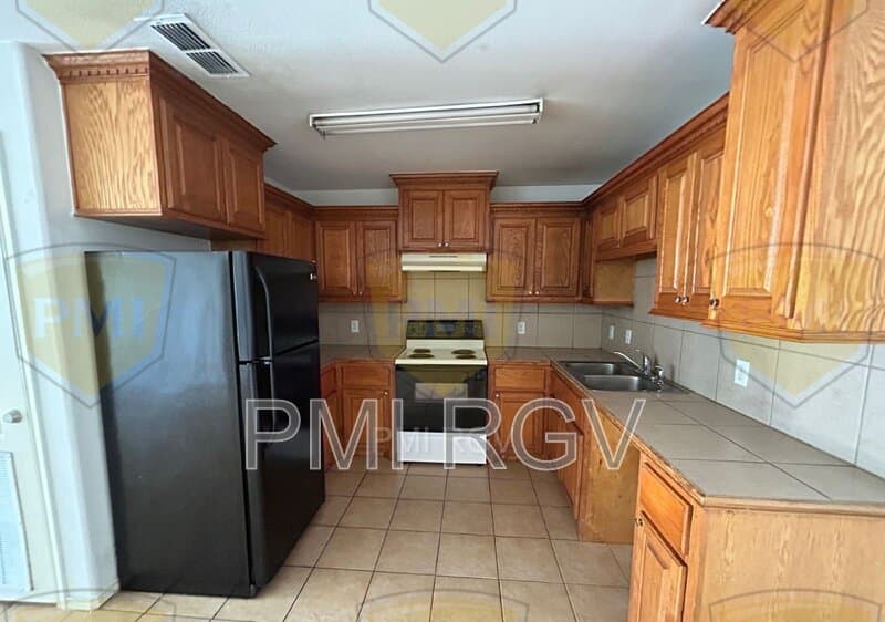 Pharr Condo: 1503 E Coyote St