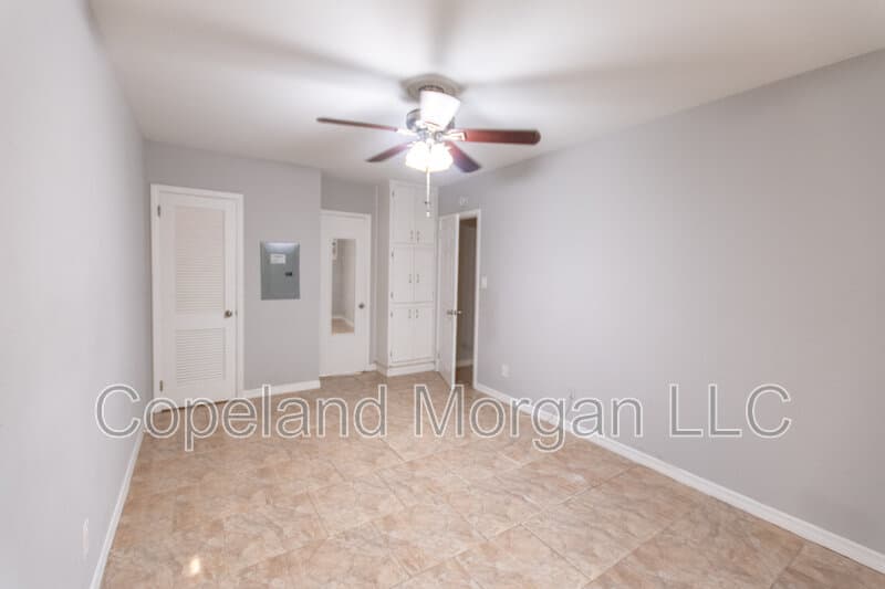 St. Petersburg House: 5372 4th Street North