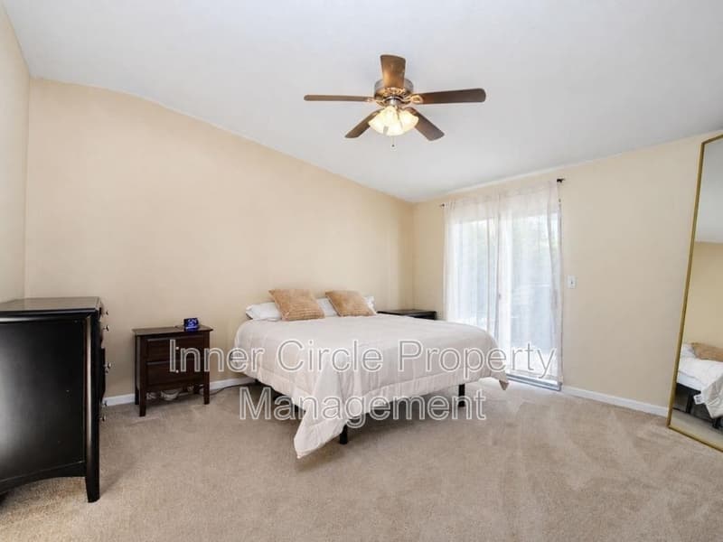 Oakley House: 4239 Sequoia Drive