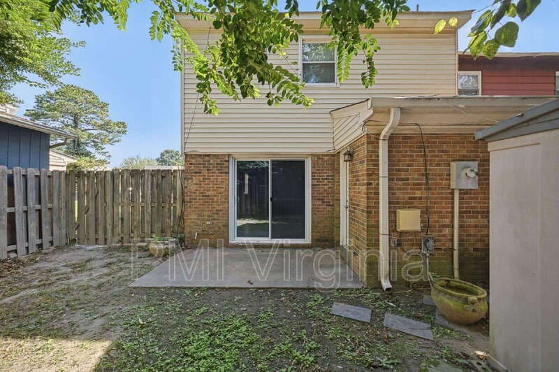 Virginia Beach Townhome: 835 N Buckingham Ct
