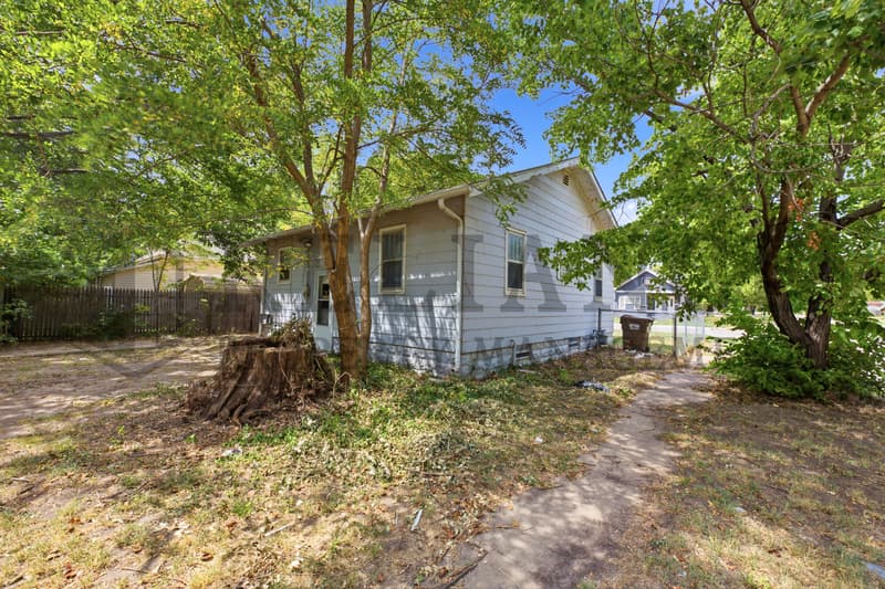 Wichita House: 2301 West 3rd Street North