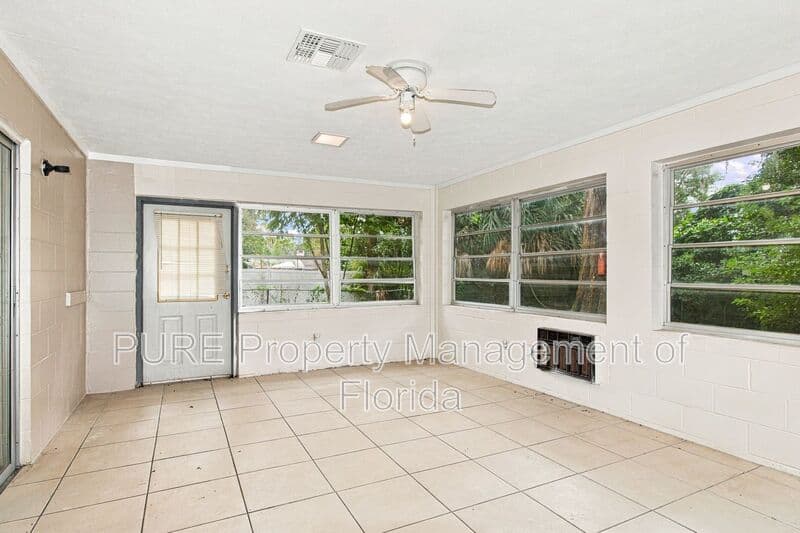Ocala House: 5714 SE 4th Street