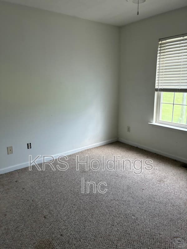 Broadway Townhome: 185 Alger Lane