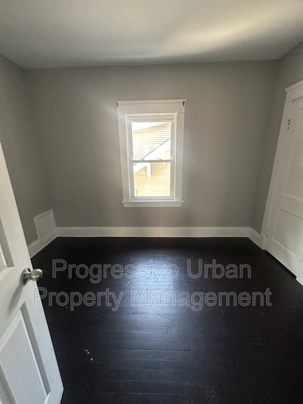 Cleveland Condo: 4609 Behrwald Avenue - Upstairs